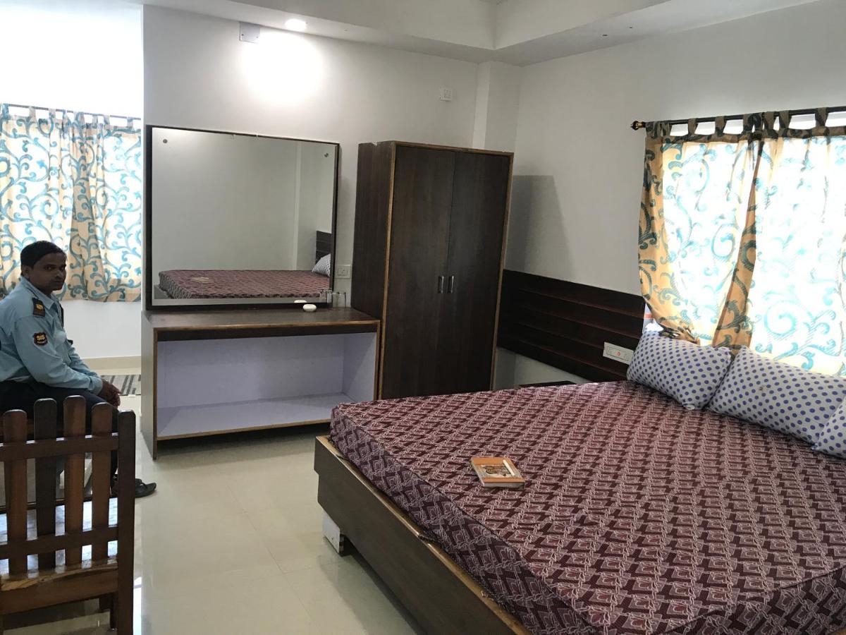 Hôtel Krishnananda Dham à Purî Extérieur photo